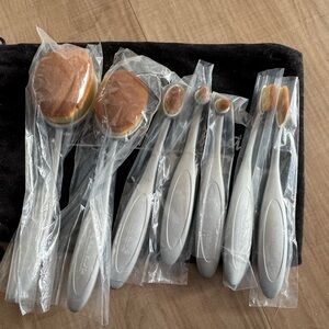 Oval Makeup Brush Set